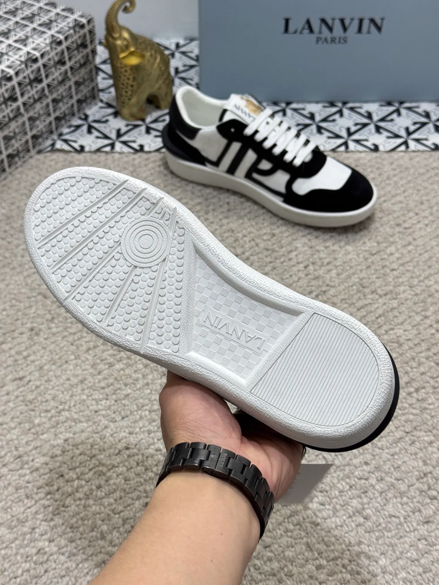 Men's men's shoes 💰520 [New style] 🦈🦈lanvin #LANVIN spring and summer series new colors ❤️‍🔥The latest lace-up fashionable casual Forrest Gump running shoes~bumpr high-quality couple 👫 series!! The latest trendy products of the season. Many bloggers have planted grass and purchased the original molds for customization. The uppers are nubuck leather. They are very versatile, fashionable and casual, and are comfortable to wear on the feet. Recommended! The original molds have clear logo rubber bottoms, which are non-slip and wear-resistant. Size: Female 36~40 Male 38-44 (45 customized